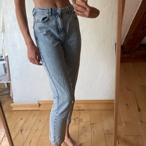 Ginatricot jeans  - I bra skick, använda några gånger. Jag är 180cm så dem är längre i benen för dem flesta! 