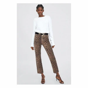 Leopard jeans  - Coola leopardjeans från zara! Snygg modell i storlek 34. Bra skick. Köparen står för frakt betalning sker via Swish. 