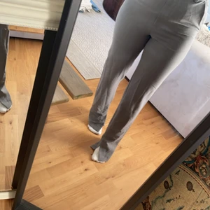 Nakd kostymbyxor  - Kostymbyxor med slits 