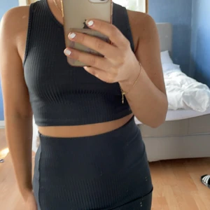 Nelly - Grå svart set från Nelly! Använt två gånger! Storlek XS! Perfekt till hösten!🤎🤎