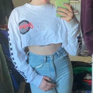 Avklippt tröja - Tryck på ryggen och armarna