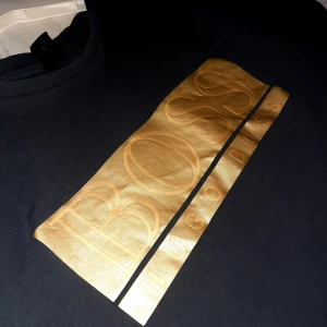 Hugo boss t-shirt - En hugo boss t-shirt i bra skick, efterom jag inte är förtjust i tröjan säljer jag. Original priset var ca 800kr, priset går att diskutera