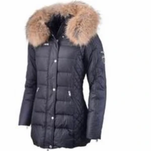 rockandblue strl 34 - Helt ny andvänd bara denna vinter i ca 1 månad, inga hål ingenting nyttskick alltså, säljer den då jag fick en canada gose som present.