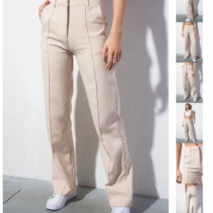 Beiga kostymbyxor  - Beiga kostymbyxor från madlady, sitter så fint och så sköna! I storlek M längd 32🤍