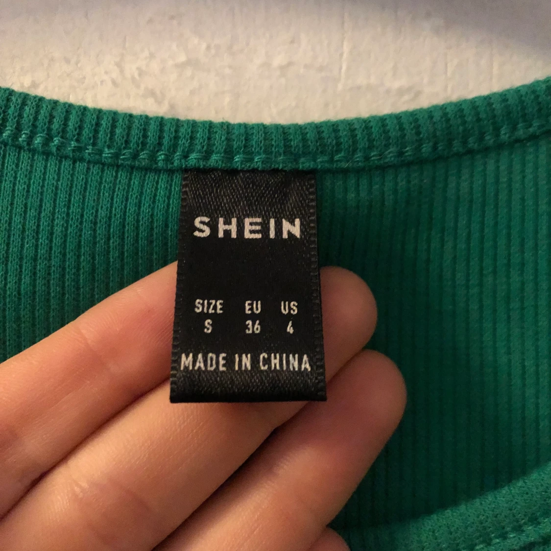 Grön topp med tryck från shien, S - 91