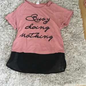 Rosa/svart  tröja - En rosa tröja, bra matrial. 