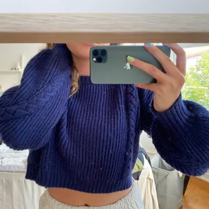 Blå stickad tröja - Jättefin blå stickad tröja från nakd i storlek XS. Säljer för 50kr💙💙