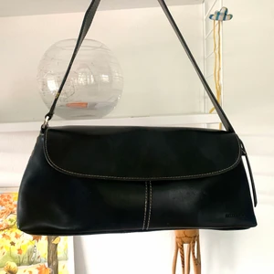 Väska - Funderar på att sälja denna fina väska då jag inte använder den så mycket. Köpt på Humana! 💕