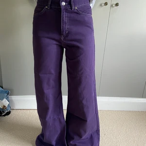 LILA JEANS  - Ett par extremt snygga jeans från Pull & Bear i färgen LILA! 