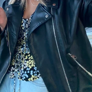 Blus - Tröja från hm. Inte använt så mycket, väldigt sommrig och vårig! 