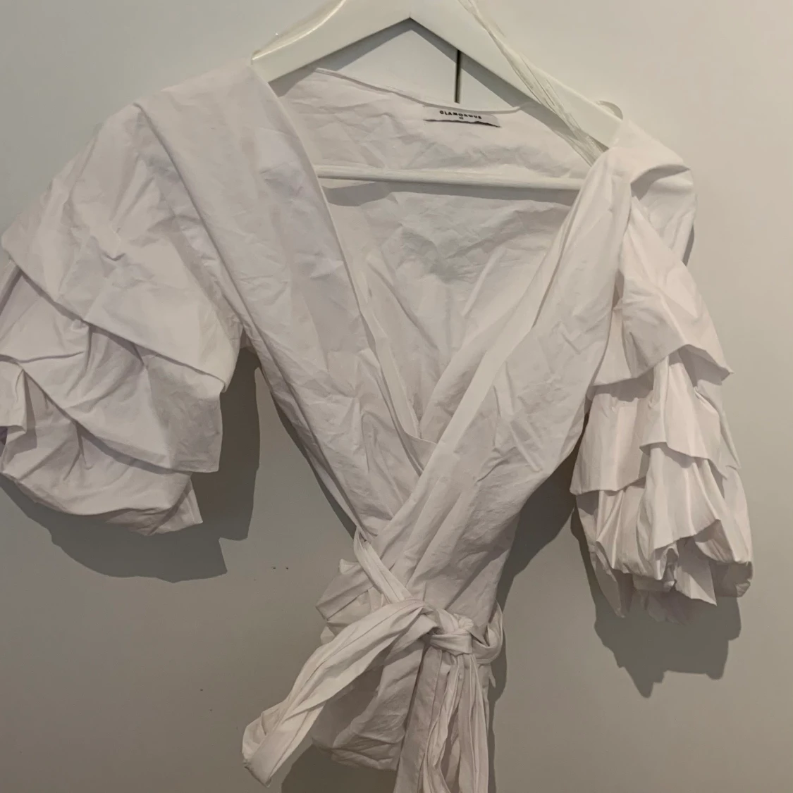 Blus/skjorta med maffiga ärmar