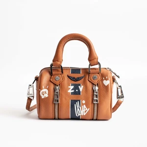 ZADIG NANO SUNNY BAG  - Världens finaste coolaste unika Zadig Nano sunny bag!! 💕 Köpt förra hösten för 3000 kr men är i nyskick, slutsåld nu på sidan. Perfekt för att få lite färg till outfiten men också perfekt nu till hösten🍁Skriv till mig privat om ni vill ha fler bilder då jag kanske inte valde de mest ultimata…BUDA FRÅN 1000 eller köp direkt för 2000 