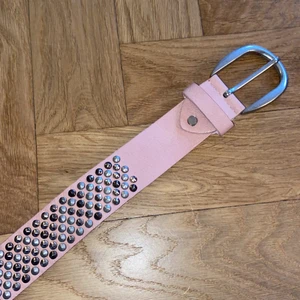 Skärp - Inte sönder någon stans as gulligt men passar inte min stil