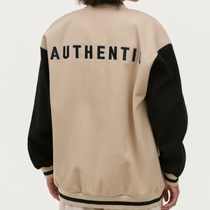 Baseballjacka  - Oversized Baseballjacka ifrån Gina. Använd en gång! Nypris 599!