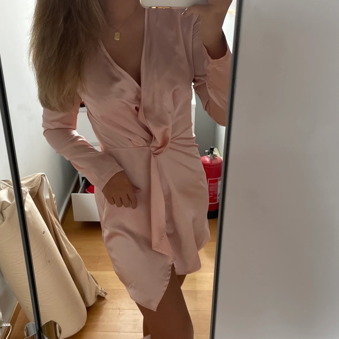 Rosa silkesklänning