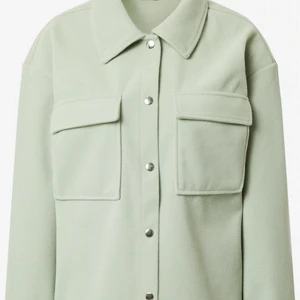 Gina jacka  - Fin höst/vår jacka från Gina tricot. Säljer pågrund utav att jag inte använder den, använd 5 gånger ungefär. Köpt för ungefär 500kr.💕😊🦋