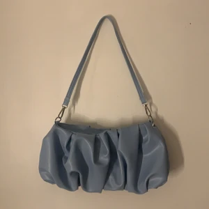 Väska - Väska ifrån shein, helt ny och aldrig använd. Säljes för 30 kronor + frakt. 