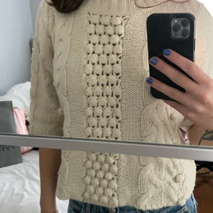 Stickad tröja - Stickad tröja från toppshop. Storlek M men passar xs/s också. Blir det fler som vill köpa blir det budgivning💕