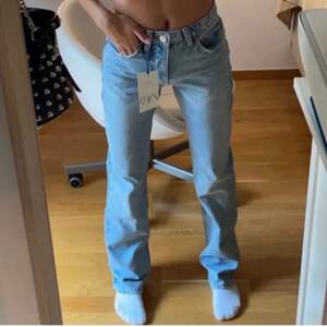 Intressekoll på dessa midrise jeans från Zara i storlek 36! 💓⚡️(lånad bild) buda från 300