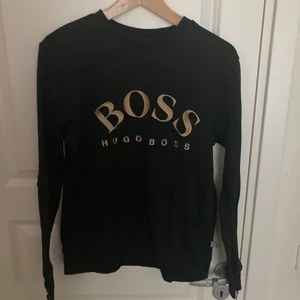 Hugo Boss strl M - Hugo Boss Sweatshirt storlek M men funkar för S också, mycket bra skick 8/10