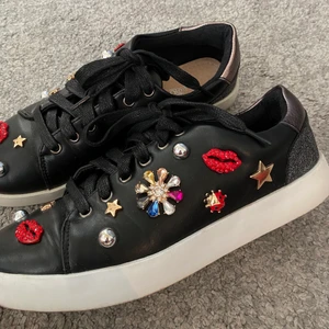 Sneakers - Riktigt coola sneakers, säljer pga inte min stil. Bra skick då de endast är använda ett fåtal gånger