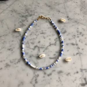 ~Kristina necklace~ - Här är Kristina necklace. Hon passar men mycket och även med många halsband som jag säljer. Hon kostar 50kr utan inräknad frakt. Hoppas att ni vill köpa.🥰❤️❤️🌵