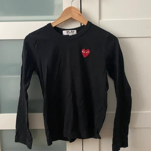 PLAY COMME dee GARCONS - Knappt använd, kostat runt 1000 kr
