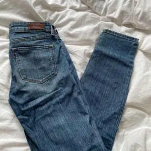 Levi’s jeans storlek XS/S (26) - fint skick