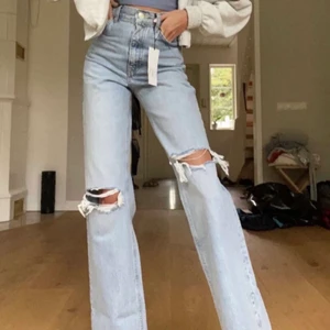 LÅNAD BILD zara jeans - Zara jeans storlek 32. Bra skick! Full length. Säljer pga har två par. 