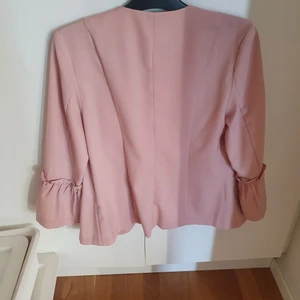 Kavaj - Jättefin kavaj ifrån Vero Moda. Använd ett fåtal gånger. Storlek 40