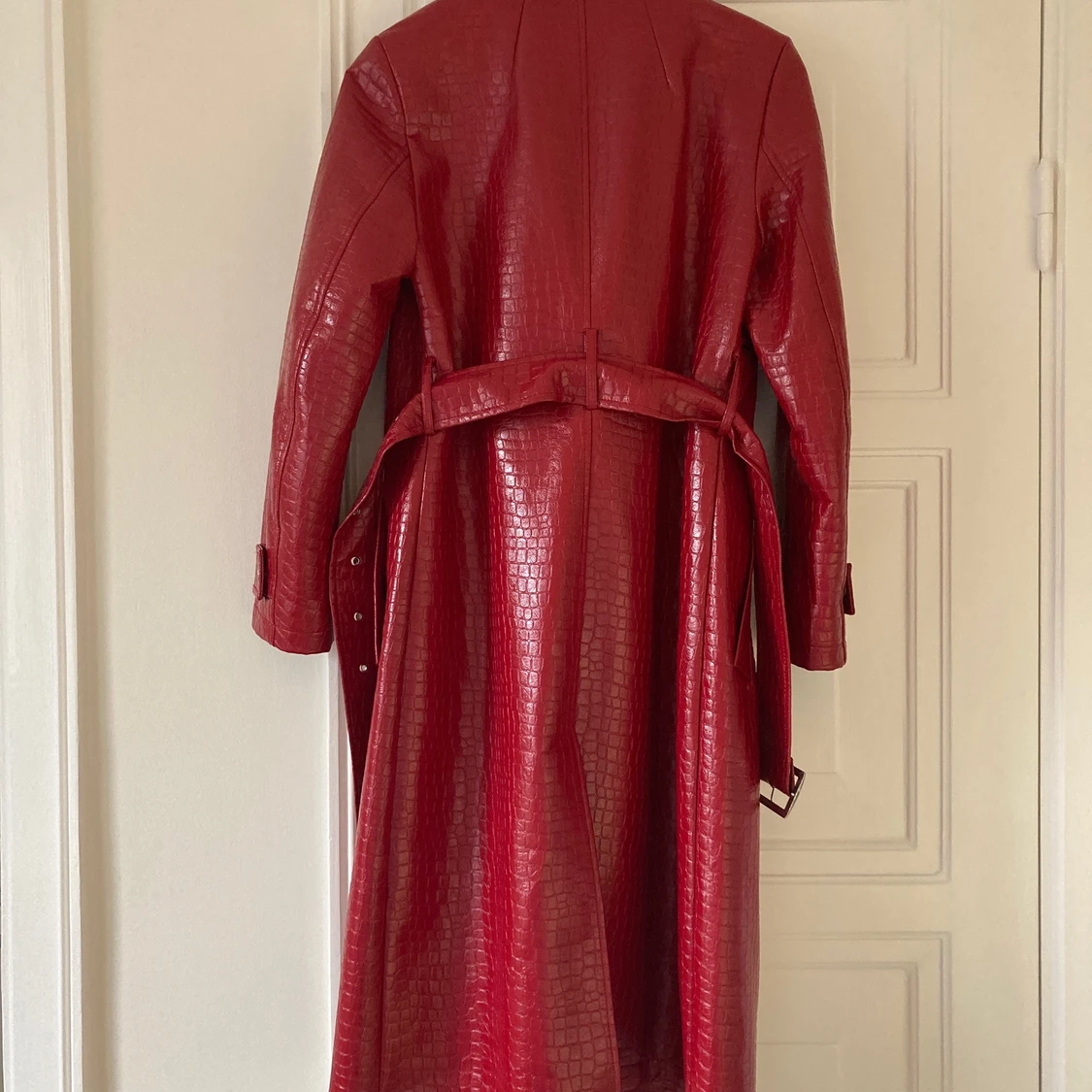 Röd kappa i lack - 91