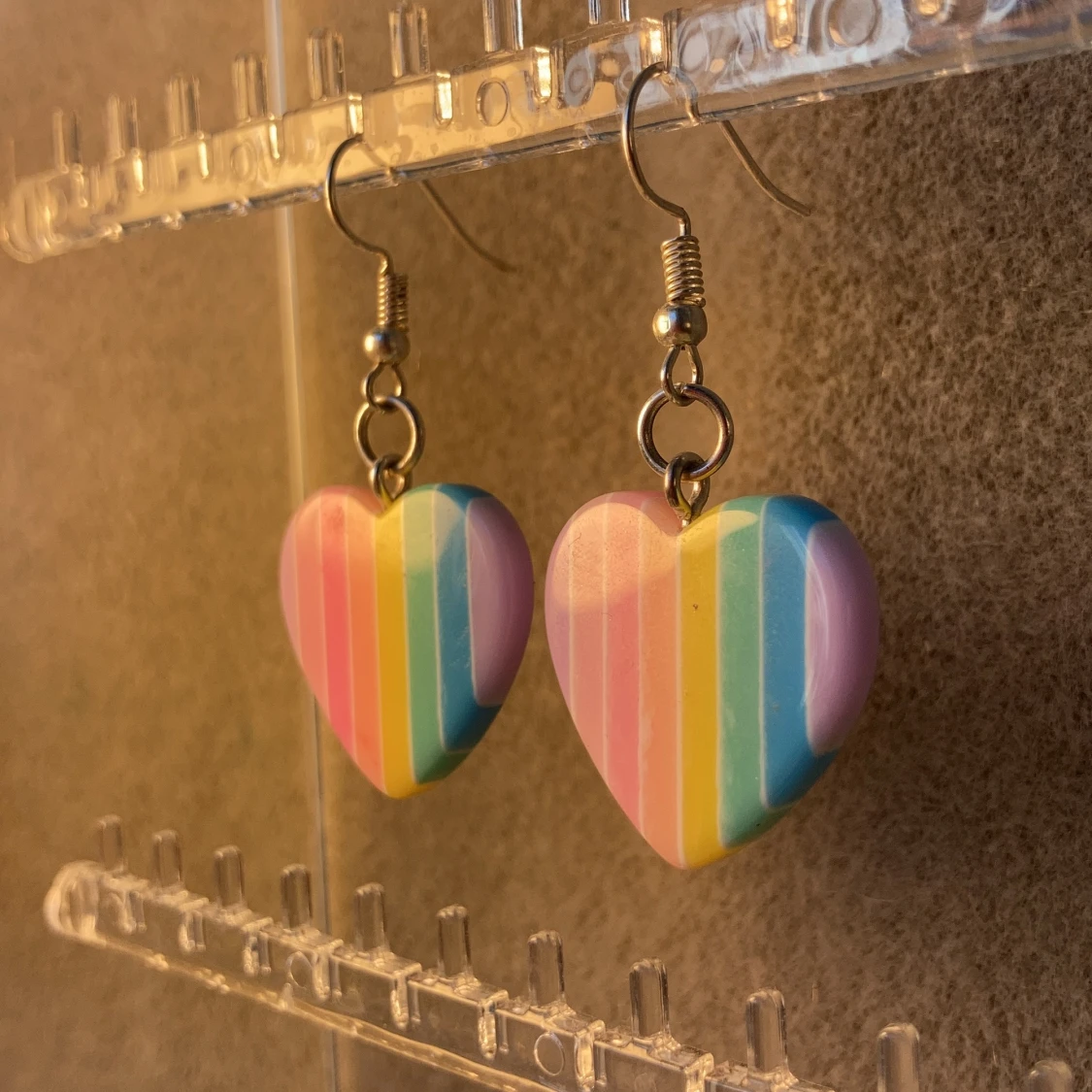 Regnbågs örhängen