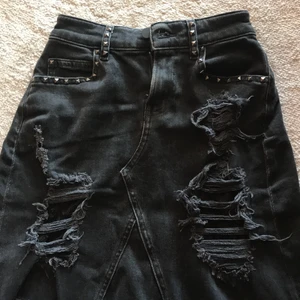 KJOL GUESS köpt i Los angels  - Xs från Guess aldrig andvänd 