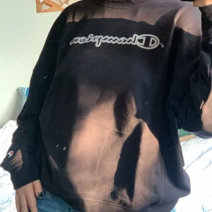 Champion sweatshirt  - Svart Champion sweatshirt i storlek XL. 90 kr + frakt! 