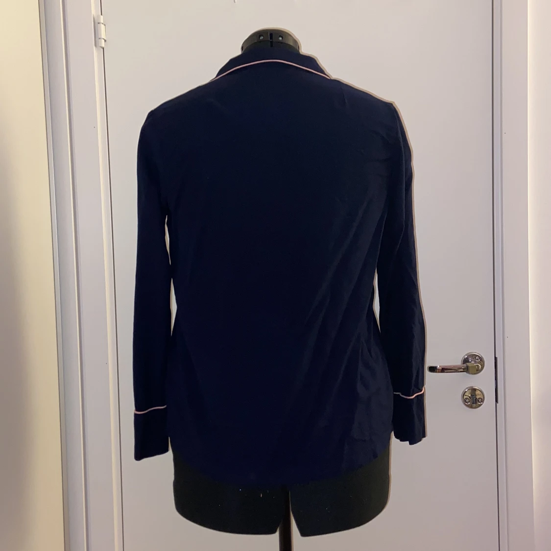 Avslappnad Marinblå Skjorta med Rosa Söm - 90