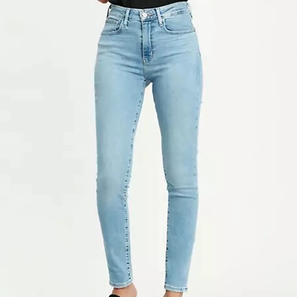 Nya, använda endast 2 gånger. Storlek 24, säljes pga för stora. Perfekta vardagsjeans, fynda!! 😊. Jeans & Byxor.
