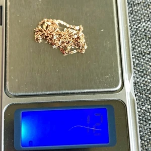 Halsband i 18 karat äkta guld  - 18 k äkta guld. Långt 46 cm.        Tre olika Storlekar 40. 43. 46 