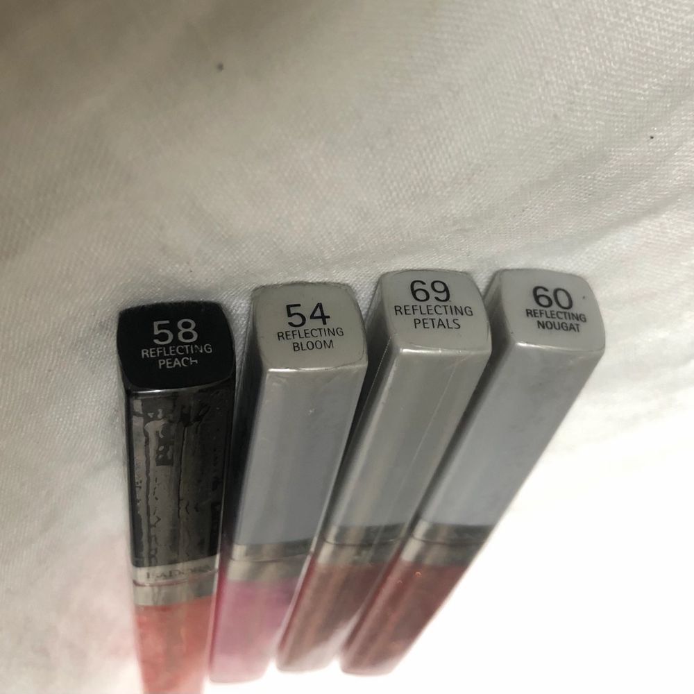 Helt nya, oöppnade läppglans från Isadora!! I serien express Star gloss. 1 för 40, 2 för 70, 3 för 100 osv! Har massa oöppnat smink i andra annonser så ta gärna en titt på min sida! Skicka iväg ett meddelande vid intresse/frågor🥰🥰 finns ej kvar: 54, 58. Övrigt.