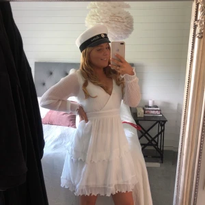 Fin studentklänning  - Säljer min studentklänning som är använd 1 gång. Så fin, bra passform mm💕. Köparen står för frakt. 