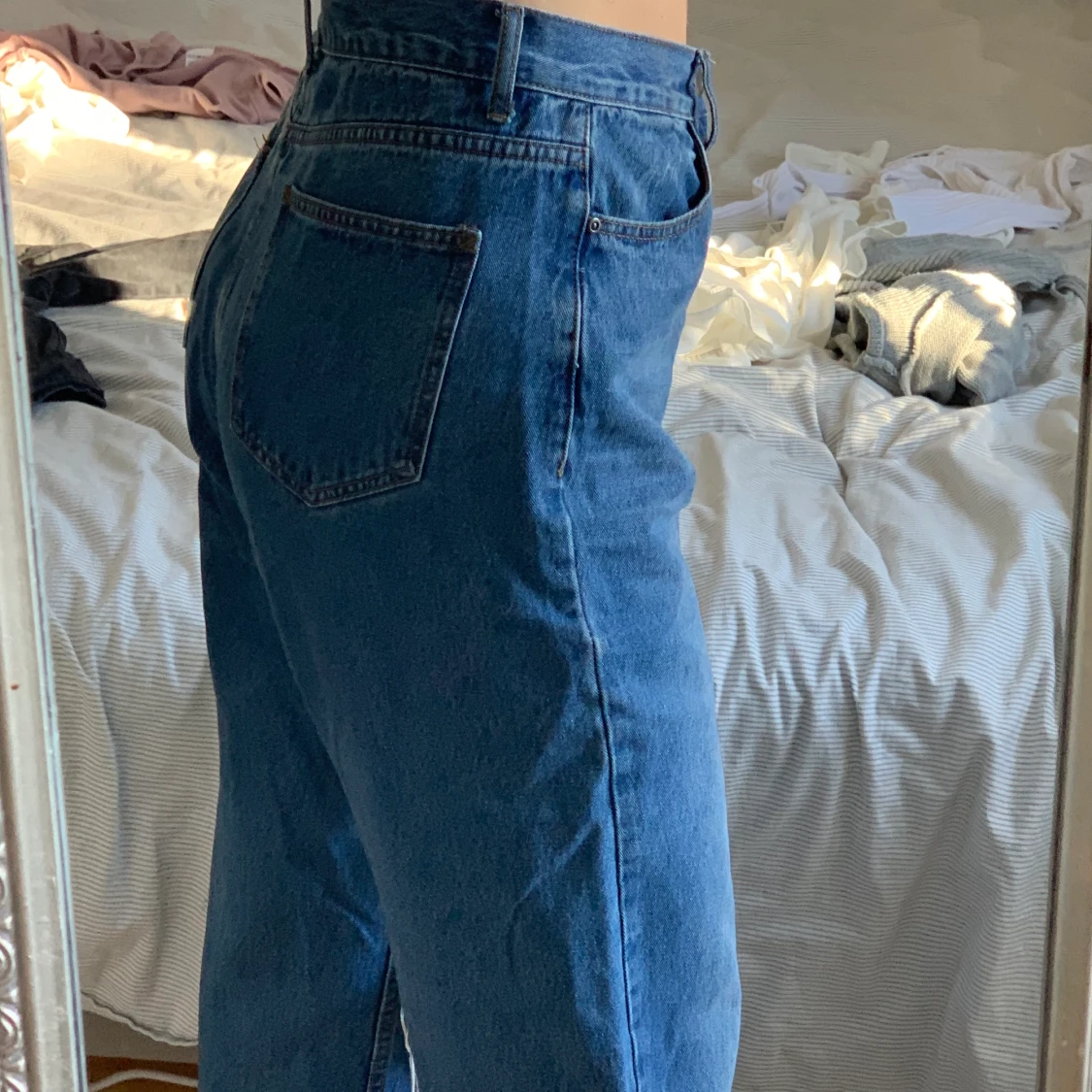 Baggy byxor med slitningar  - 90