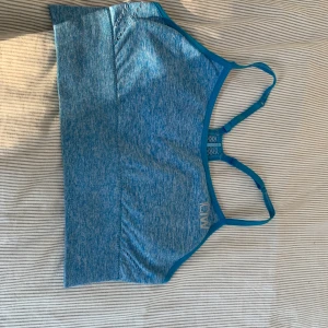 Tränings topp - Tränings topp från ICIW, ljusblå fin färg. 