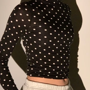 Polotröja - Super fin polo tröja från Gina i jätte skönt material! Nypris 150kr säljer för 40kr