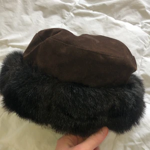 Mössa  - Jättefin mössa från beyond retro. Säljs pga används inte. 