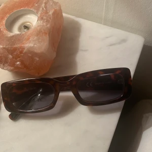 Solglasögon  - Så snygga brillor från & other stories som tyvärr inte kommer till användning. 