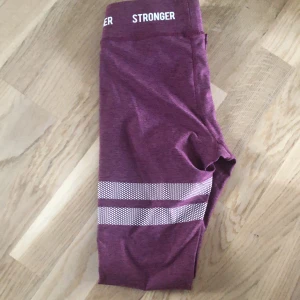 Stronger träningsbyxor  - Tränings tights ifrån stronger, knappt använda då de va för tajta redan från början. Storlek xs