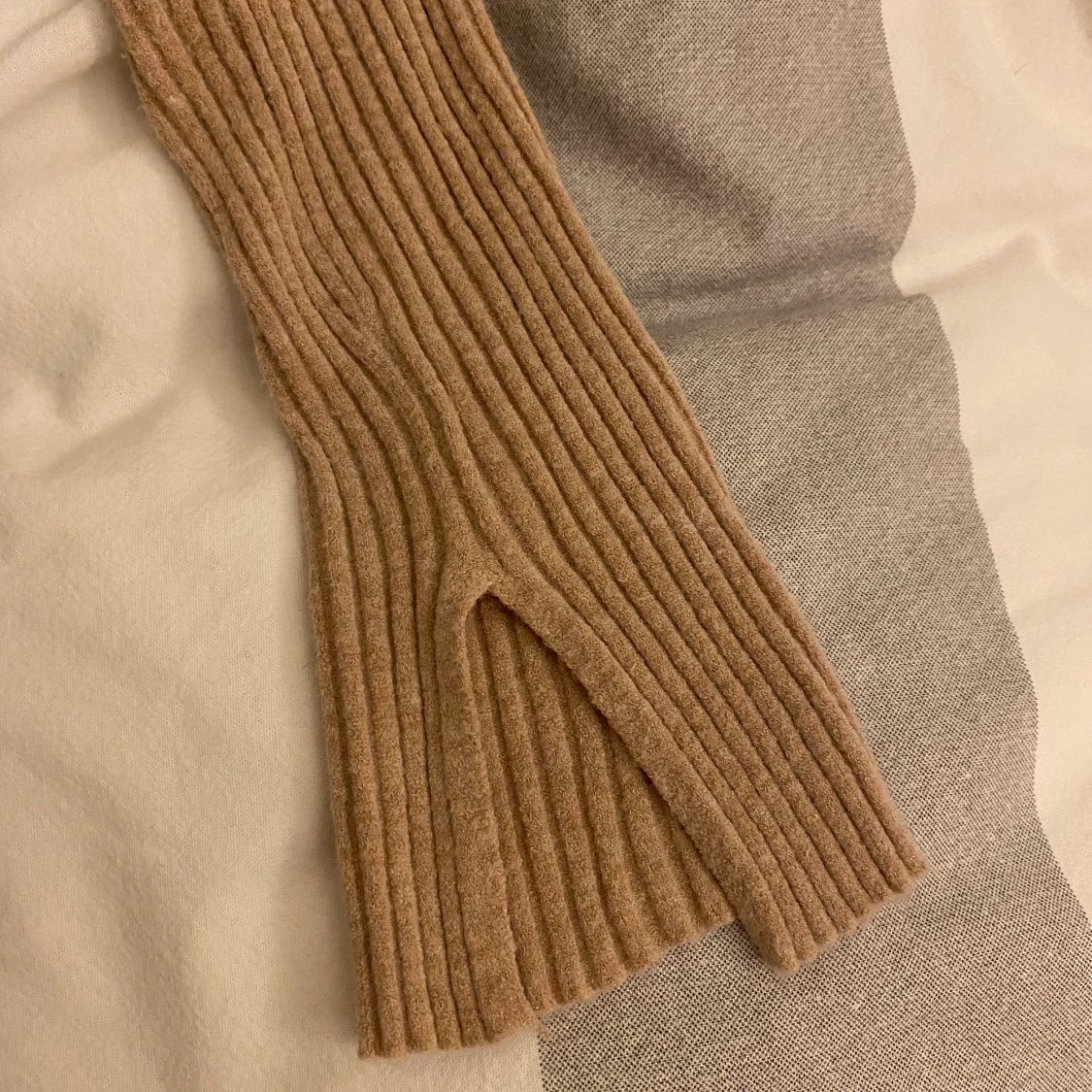 Tunn tröja i nude från BIK BOK stl S - 90