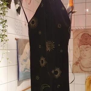 Spets klänning  - Köpte den I England men passar inte. Passar s_ m.Stretcher on ny.bra till dejter och fritid med kjejer.Finns fler bilder och bud står på frakt 