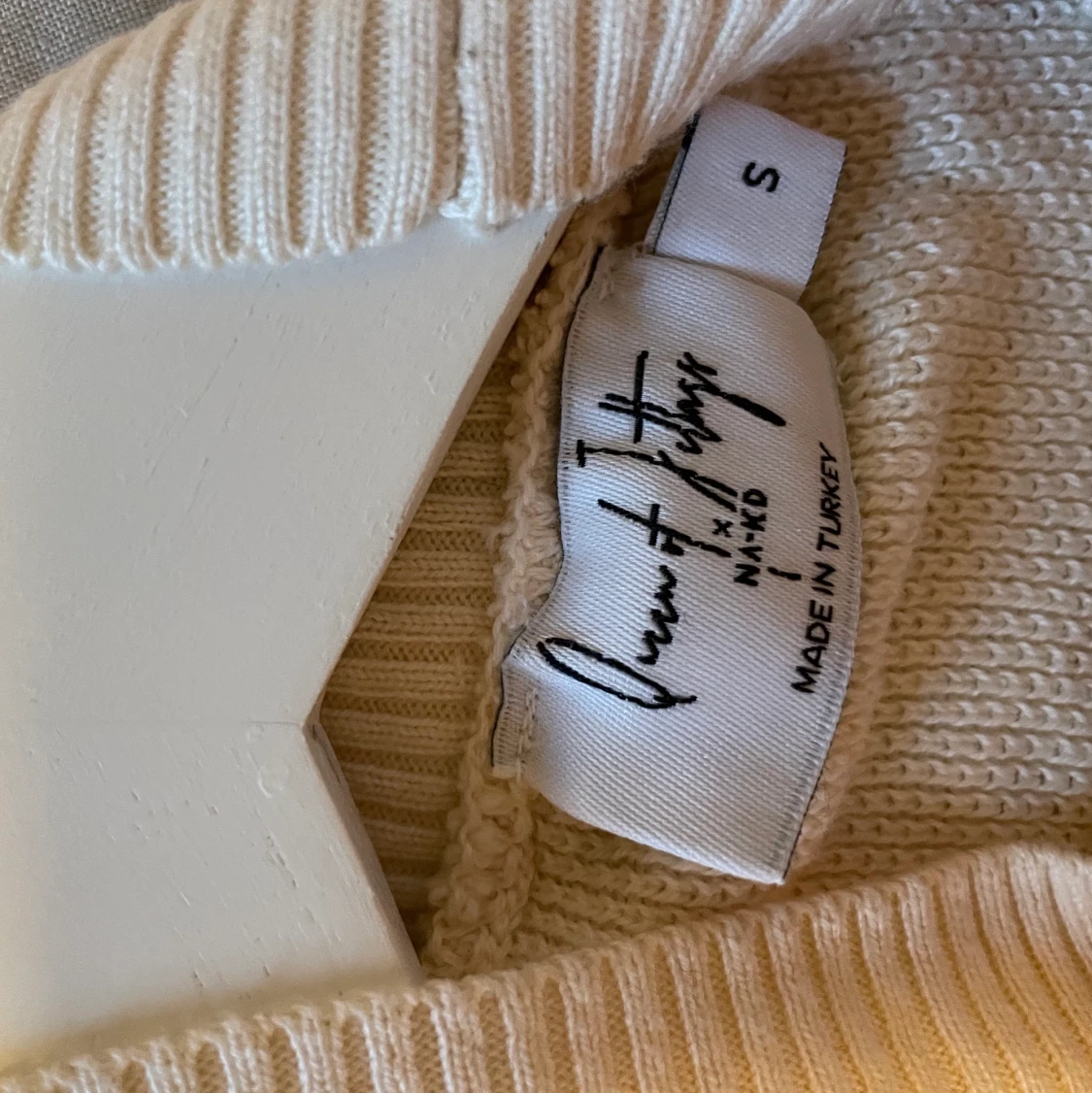 Stickad kortare tröja/magtröja från NAKD - 91