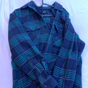 Flanellskjorta i tjockare material  - Endast använd några få gånger