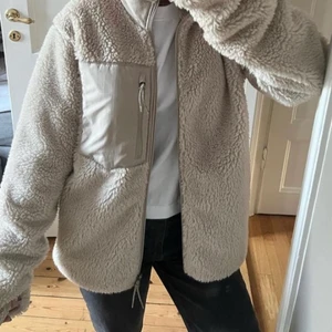 Teddyjacka - Teddyjacka från uniqlo, herrstorlek S. 300kr